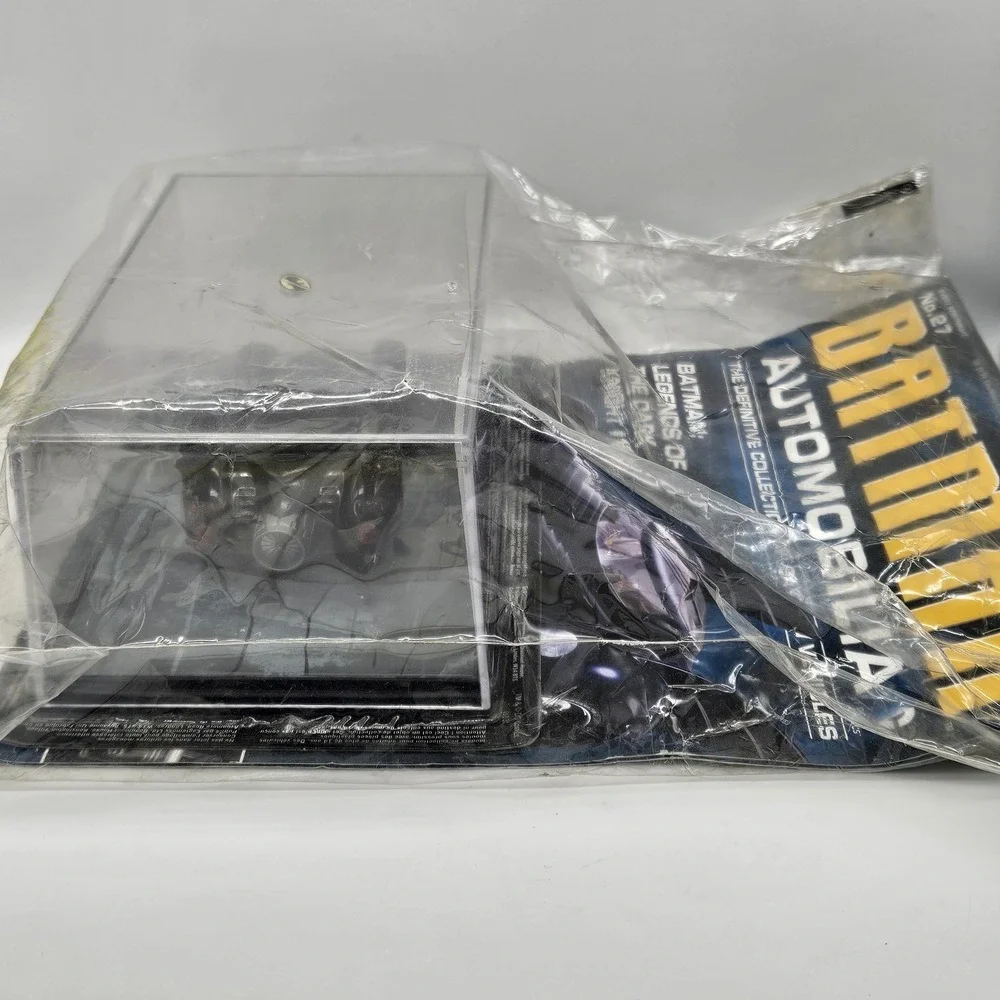 Eaglemoss Batman Automobilia #27 Legends of the Dark Knight #156 Batmobile 1:43